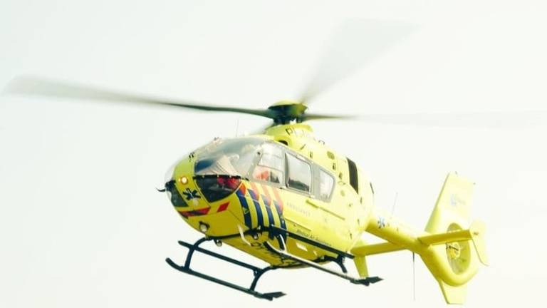 Een traumaheli landde op de snelweg (foto: politie.nl).