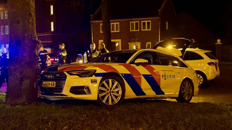 Heftige achtervolging eindigt met arrestatie en gecrashte politieauto
