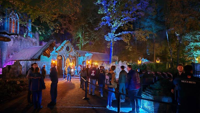 Eric stond na sluitingstijd Efteling nog in de rij voor Danse Macabre