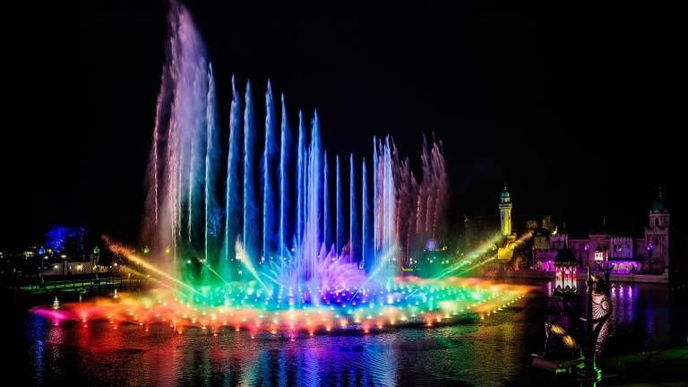 De eerste beelden van de vernieuwde Aquanura in de Efteling