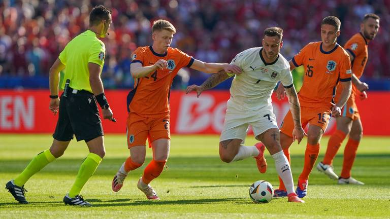 Jerdy Schouten en Joey Veerman in actie voor Oranje tijdens het afgelopen EK (foto: OrangePictures).