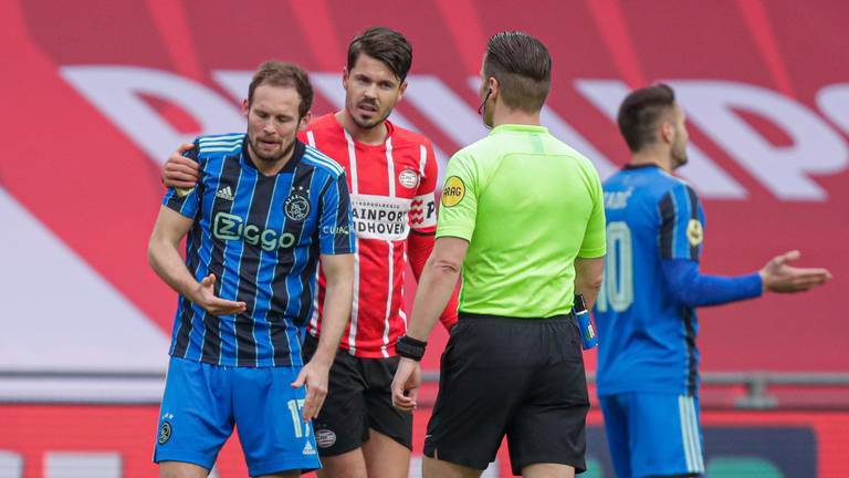 Marco van Ginkel met Daley Blind (Foto/Orange Pictures). 