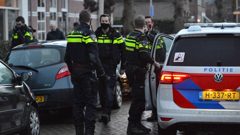 Veel agenten waren zondag ter plekke (foto: Perry Roovers/SQ Vision).