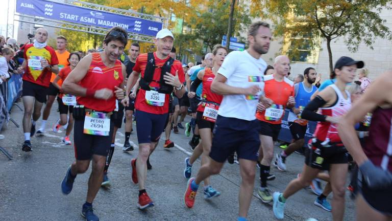 De marathon van Eindhoven is populair en dus worden startbewijzen duur betaald (archieffoto: Karin Kamp).