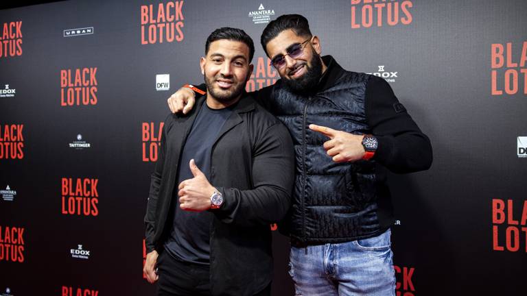 Mo Bicep en Joey Bravo op de rode loper voor een premiere (Foto: ANP).
