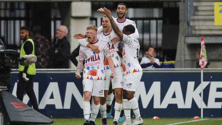 Vreugde bij de RKC-spelers na de 3-0 van Van der Venne (Foto: ANP)