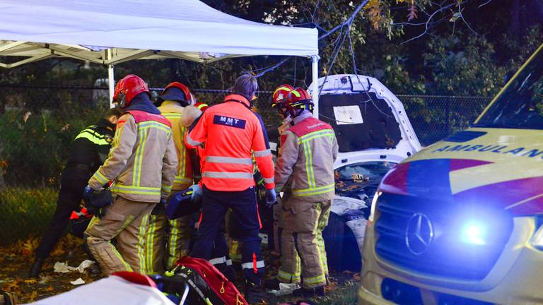 Man (22) overleden bij ongeluk, drie anderen 'zeer zwaargewond'