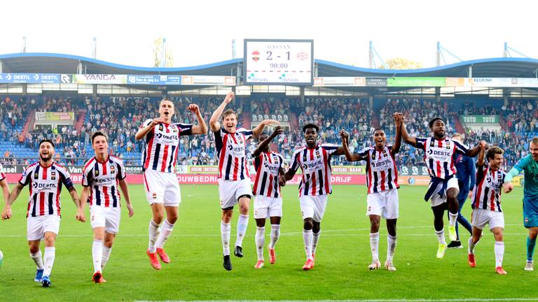 Willem II viert de overwinning op PSV (foto: ANP / Olaf Kraak).