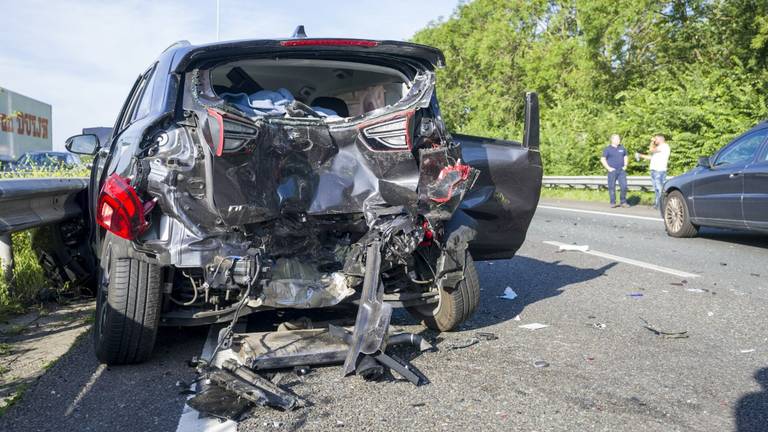 A27 weer open na lange afsluiting door ongeval met meerdere voertuigen