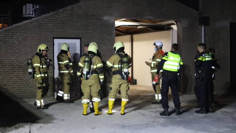 Veel brandweer aanwezig bij de vondst van een drugslab in Veghel (foto: Sander van Gils/SQ Vision)