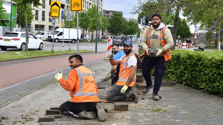 Wildgroei aan glasvezelkabels in de grond, straat moet soms drie keer open