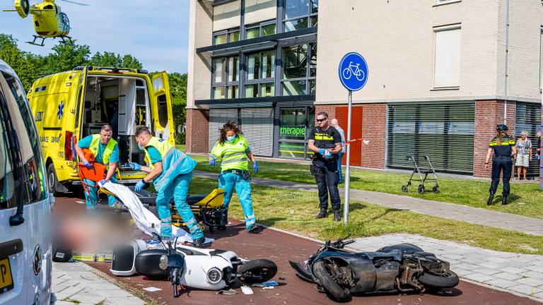 Veel hulpverleners op de been na het ongeluk (foto: Jack Brekelmans/SQ Vision Mediaprodukties).