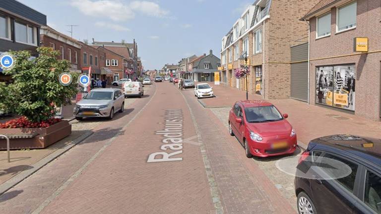 De Raadhuisstraat in Hoogerheide. Google Streetview.