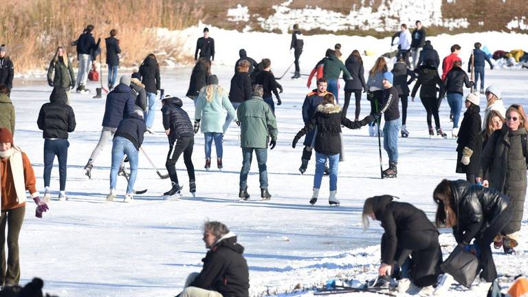 Komende week komt er misschien schaatsweer aan (foto: Archief / Henk van Esch).