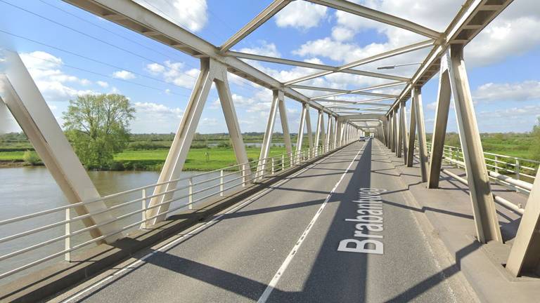 Zicht op de Maas bij Oeffelt (afbeelding: Google Streetview).