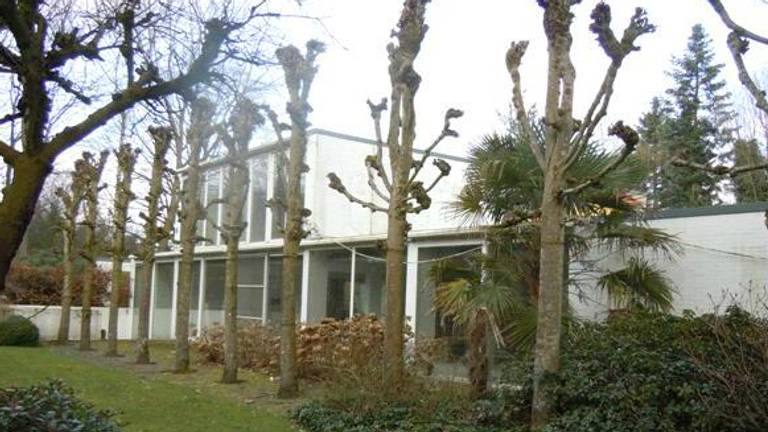 De leegstaande villa aan de Robijndijk in Roosendaal (foto: Omroep Brabant).