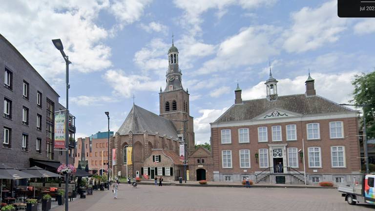 Het liep volledig uit de hand in het centrum van Etten-Leur (beeld: Google Maps).