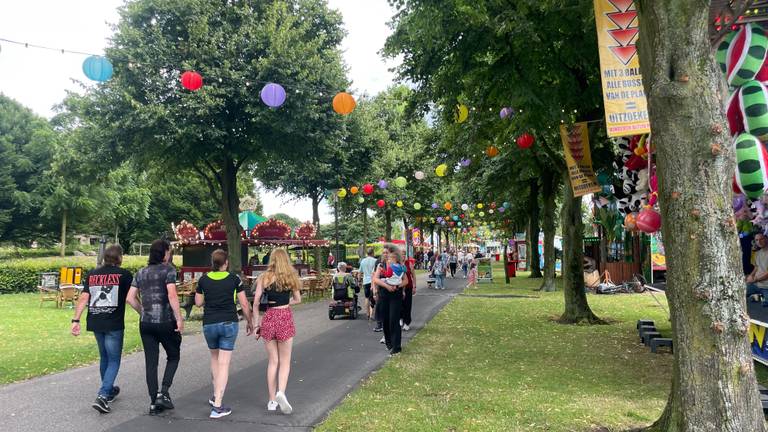 De kinderkermis in het Bevrijdingspark in Uden (foto: Jos Verkuijlen).