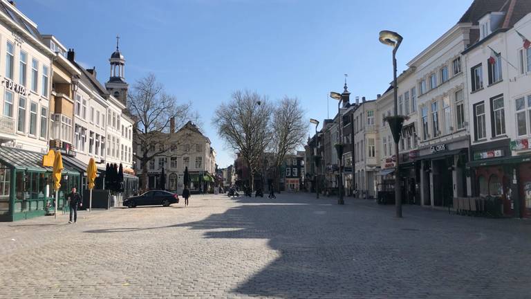 Een lege Grote Markt in Breda (Foto : Ronald Strater)