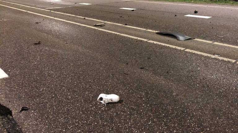 Vanwege een ernstig ongeluk werd de N286 afgesloten tussen Halsteren en Tholen (foto: Twitter weginspecteur Sven).