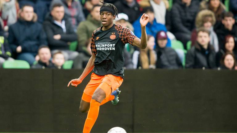 Noni Madueke tijdens FC Groningen - PSV (foto: HollandseHoogte).