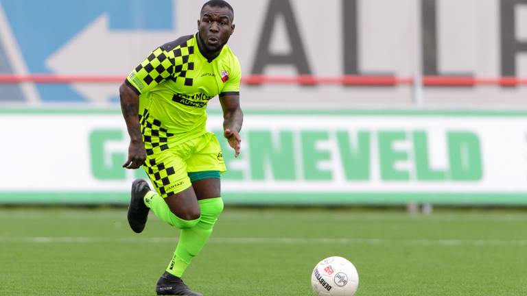 Royston Drenthe in actie voor Kozakken Boys (foto: Orange Pictures).