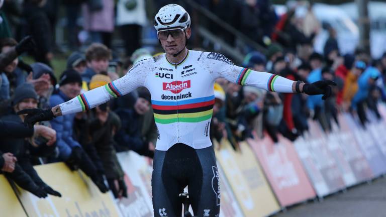 Mathieu van der Poel wint in Zonhoven (foto: Orange Pictures).