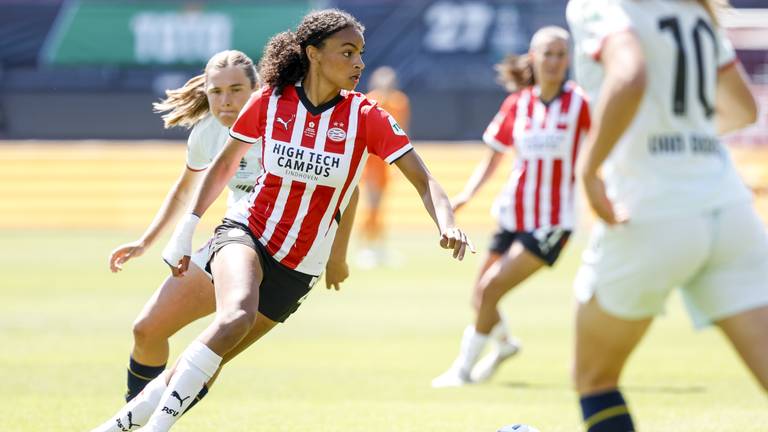 Speelster Nina Nijstad van PSV tijdens de bekerfinale (foto: ANP).