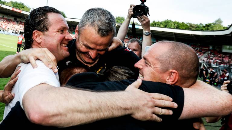 Stijn Vreven (links) viert de promotie van NAC met naast hem Rob Penders (Foto: OrangePictures)