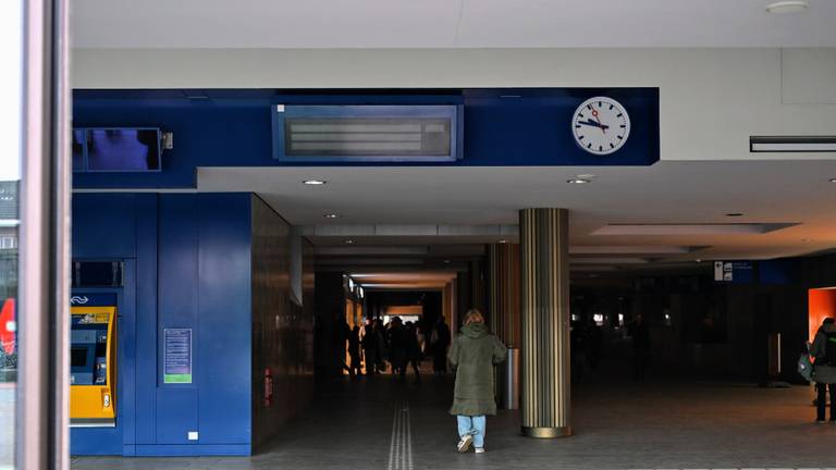 Geen stroom op een station in Breda tijdens een stroomstoring dit jaar (foto: Tom van der Put/SQ Vision).