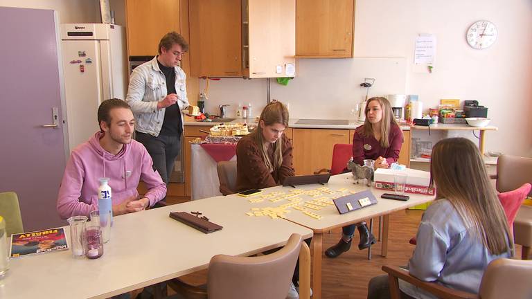 De gemeenschappelijke keuken in een willekeurig studentenhuis (foto: Bert Geeraets).