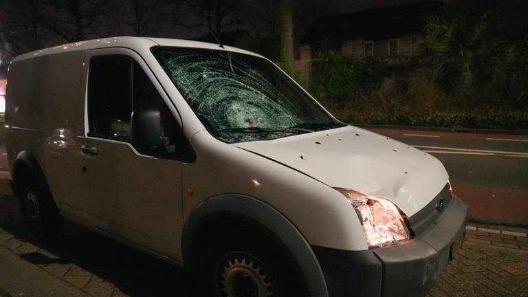 De man werd na de aanrijding gelanceerd. (Foto: Harry Grijseels/SQ Vision)