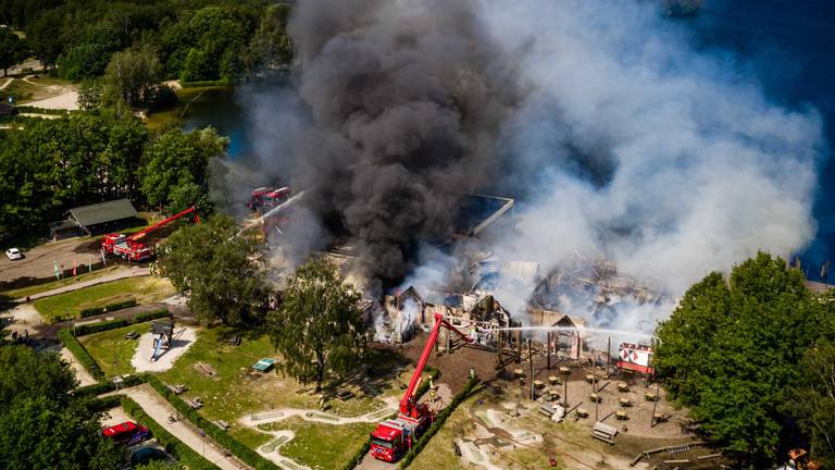 Brand bij de Beekse Bergen vanuit de lucht gezien - Omroep ...