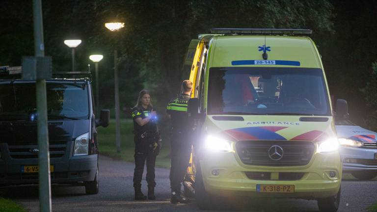 Het slachtoffer werd behandeld en naar een ziekenhuis gebracht (foto: Christian Traets/SQ Vision).