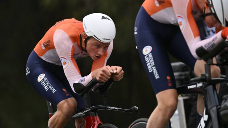 Mathieu van der Poel in actie op de gemengde tijdrit die uitliep op een fiasco  (foto: ANP / BELGA PHOTO, Dirk Waem)