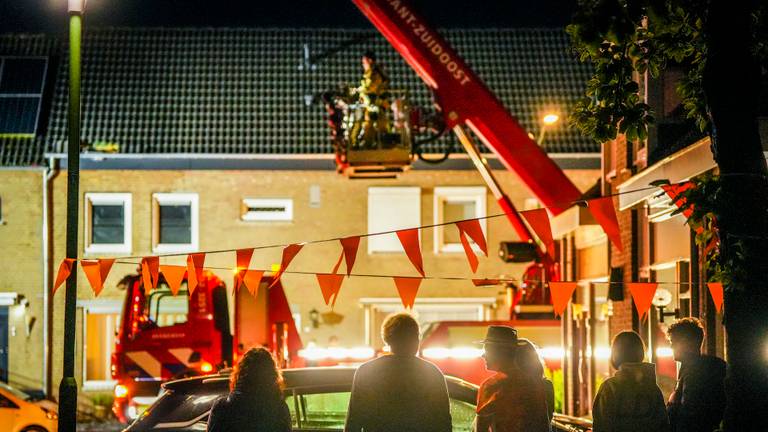 Het oranje feest werd in Nuenen enigszins verstoord door vuurwerk (foto: SQ Vision Mediaprodukties).