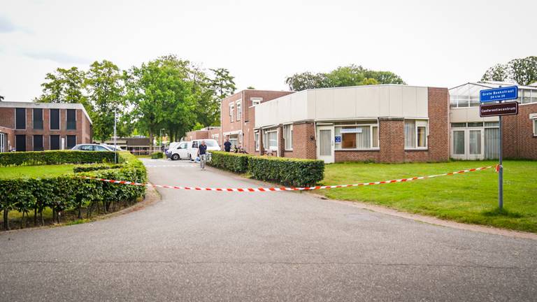 Het complex waar het slachtoffer en de verdachte werden gevonden (foto: Sem van Rijssel/SQ Vision Mediaprodukties).