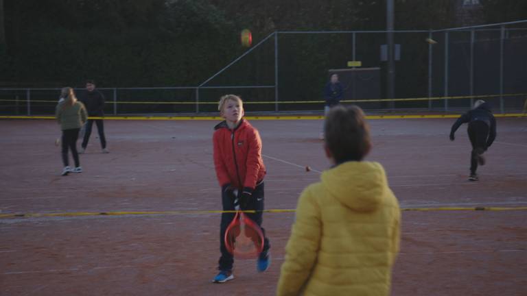 Zeventig kinderen mogen extra komen tennissen in Breda