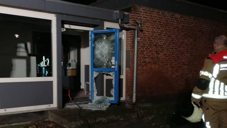 Schade aan deur van kindercentrum Joki-C in Breda (foto: Sylvierra Vermeule)