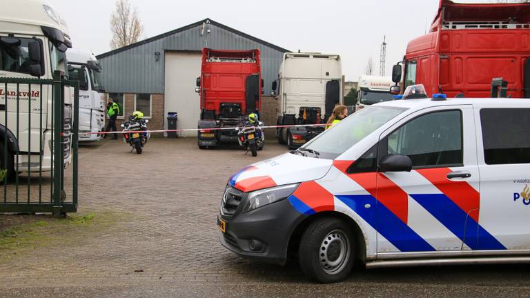 De politie doet onderzoek (foto: Harrie Grijseels/SQ Vision).