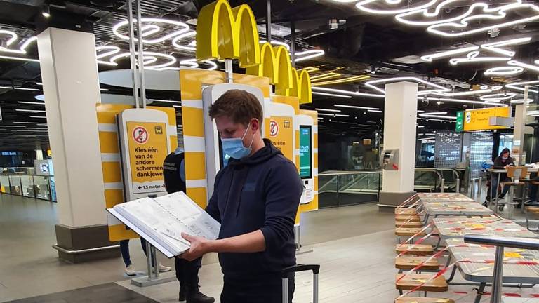 Martin heeft eindelijke het langgekoesterde bonnetje voor het plakboek (foto: Koen van den Boomen).