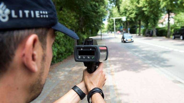 Bestuurder scheurt met 89 kilometer per uur te hard langs wegwerkzaamheden