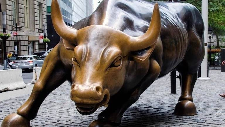 De stier van Wall Street in het groot, gevonden in het klein in Poppel (foto internet) 