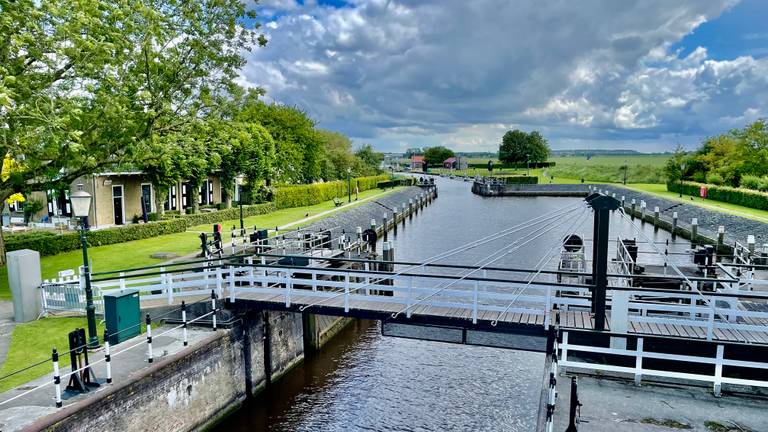 Fietsbrug bij Benedensas (foto: Erik Peeters).