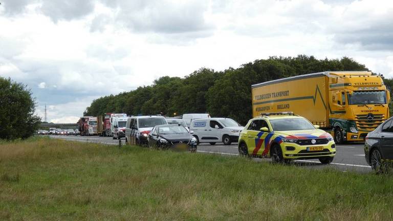 De file tijdens het fatale ongeluk op de A28 bij Beilen (foto: Omroep Brabant).