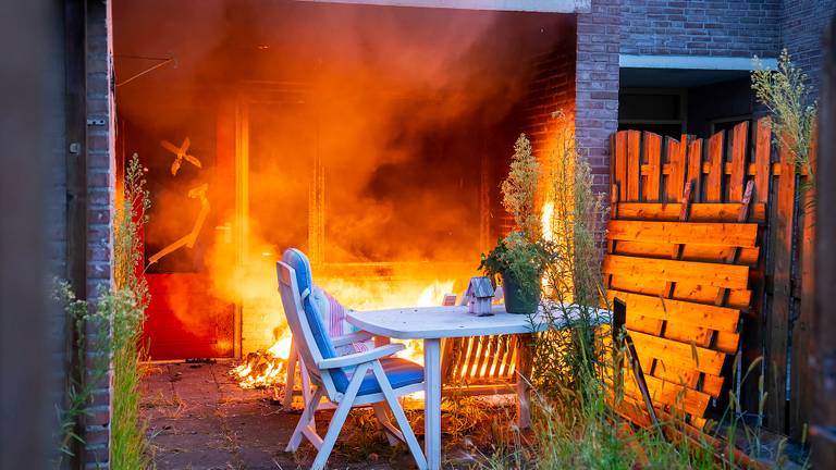 De brand zaterdagochtend (foto: SQ Vision).