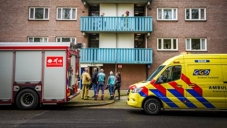 De brand woedde in een appartement aan de Lauwerszeeweg in Eindhoven (foto: SQ Vision).