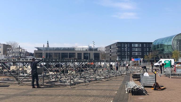 De voorbereidingen voor de 538 Oranjedag in Breda zijn zondag in volle gang (foto: Imke van de Laar). 