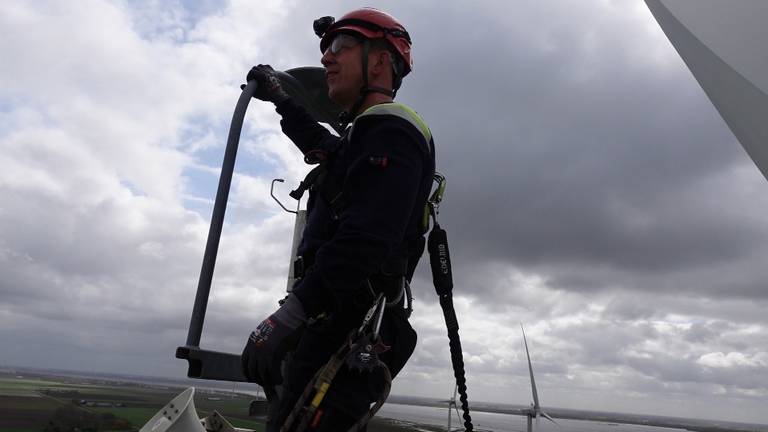 Het uitzicht bovenop de windturbine is geweldig (foto: Omroep Brabant)