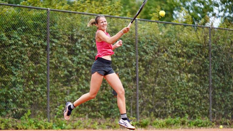 Sammie Schouten heeft haar forehand als grootste wapen (foto: Marleen Fouchier).